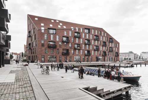 7d084b76cbee3b49437a54b9b20c1bb0e826ea83_kroeyers-plads-2-1-f7bcb928